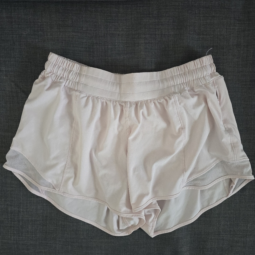 Lululemon Athletica STRAWBERRY MILK Hotty Hot Low-Rise Lined Short 2.5"